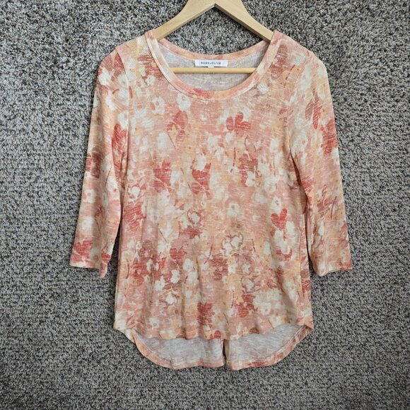 Rose & Olive Womens Small Pink Knit Scoop Neck Button Accent Floral Casual - Picture 1 of 7